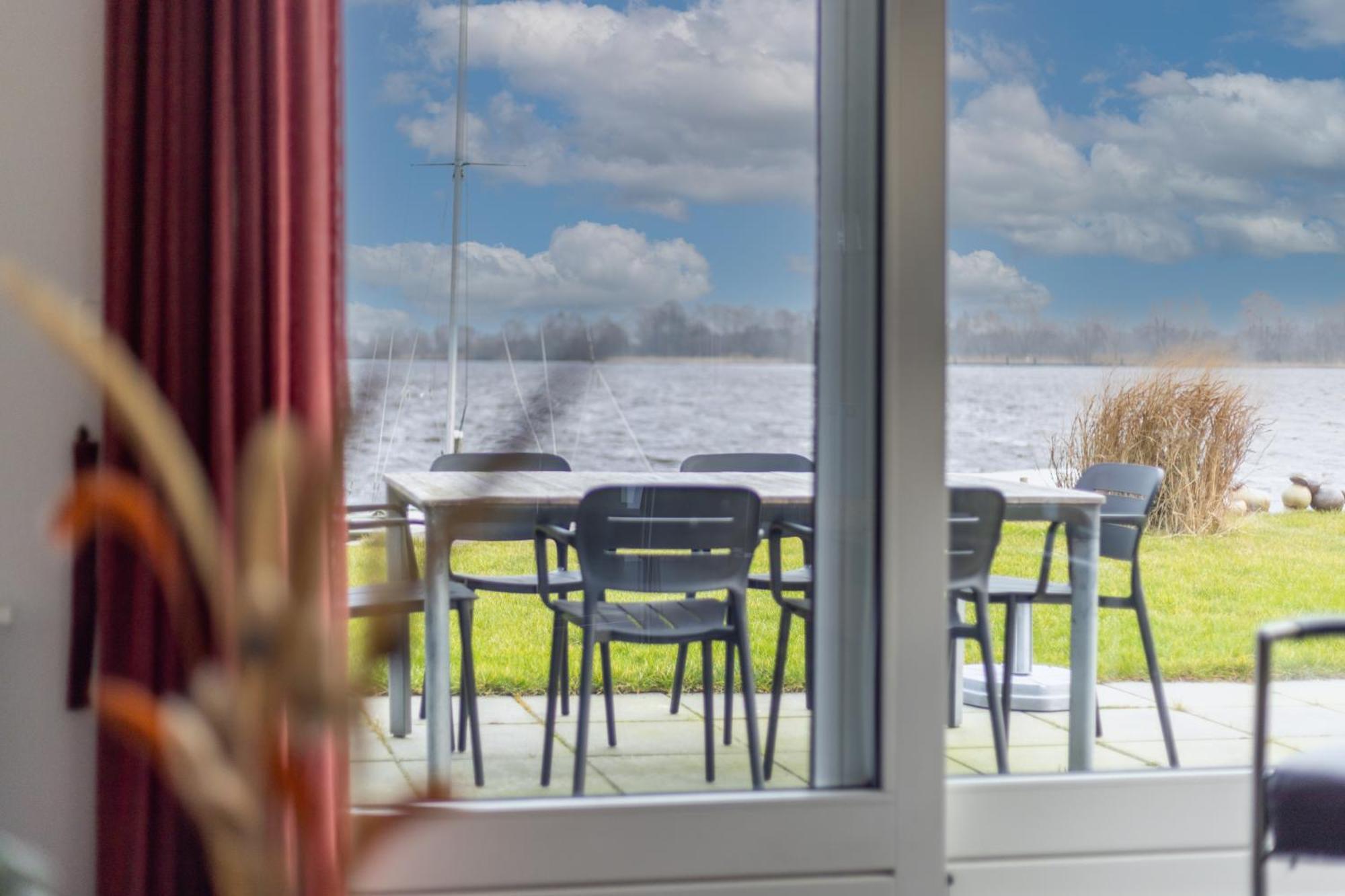 Waterpark Oan 'E Poel Bij Sneekermeer Terherne Exterior foto